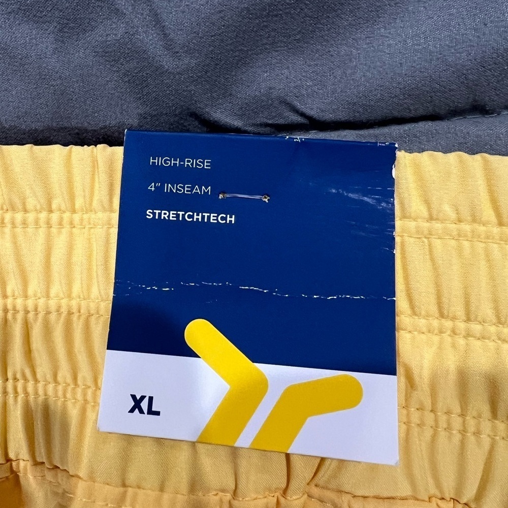 New NWT light yellow women’s running shorts old navy XL x-large - Picture 6 of 8